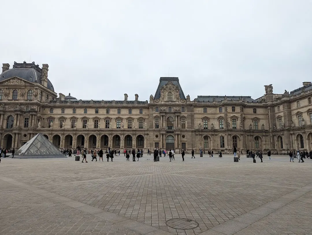 Paris: Louis Vuitton Gourmet Experience and Louvre Entry